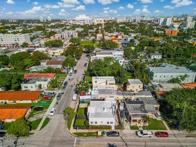 923 SW 13th Ct, Miami FL 33135