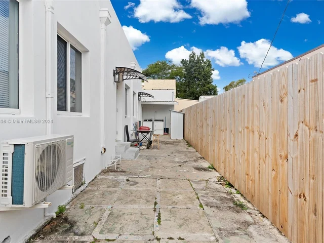 923 SW 13th Ct, Miami FL 33135