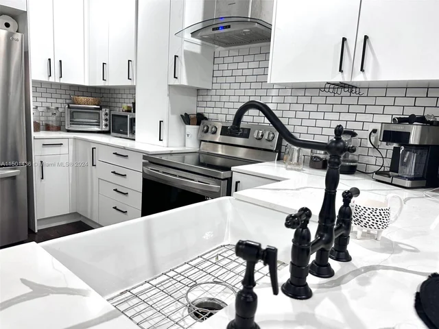 923 SW 13th Ct, Miami FL 33135