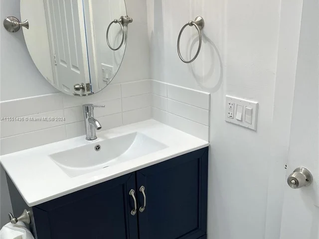 923 SW 13th Ct, Miami FL 33135