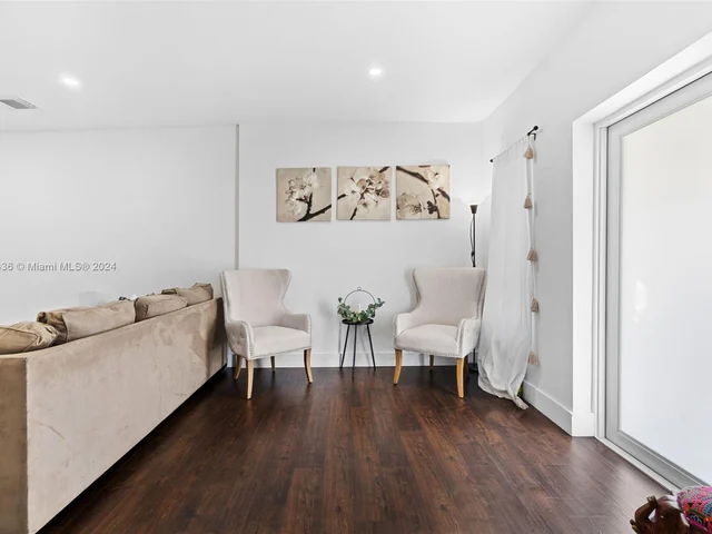 923 SW 13th Ct, Miami FL 33135