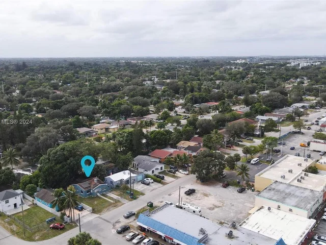 380 NE 166th St, Miami FL 33162