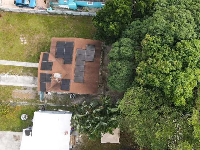 380 NE 166th St, Miami FL 33162