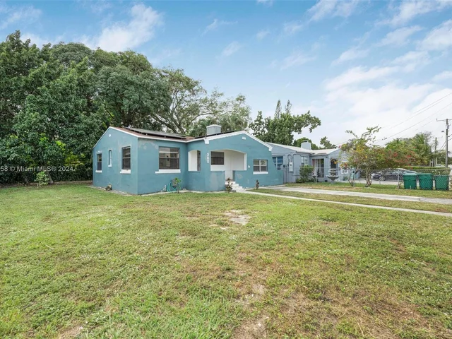 380 NE 166th St, Miami FL 33162