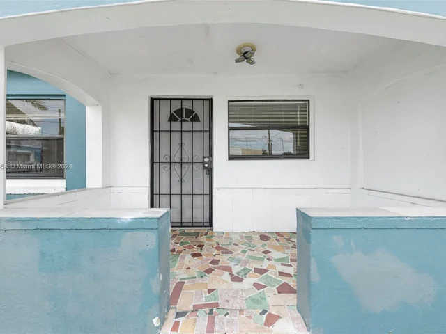 380 NE 166th St, Miami FL 33162