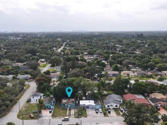 380 NE 166th St, Miami FL 33162