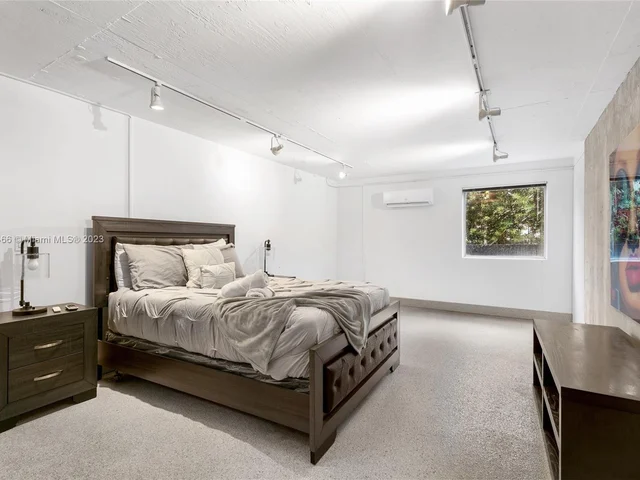 1606 S Bayshore Dr, Miami FL 33133