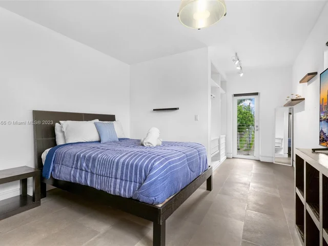 1606 S Bayshore Dr, Miami FL 33133