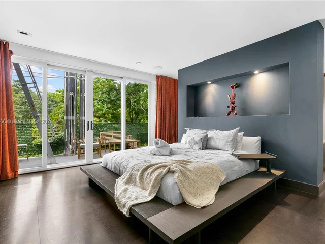 1606 S Bayshore Dr, Miami FL 33133