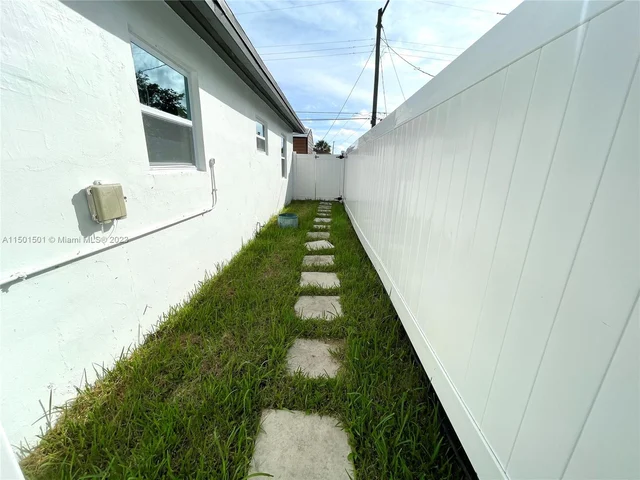 2210 Cody St, Hollywood FL 33020