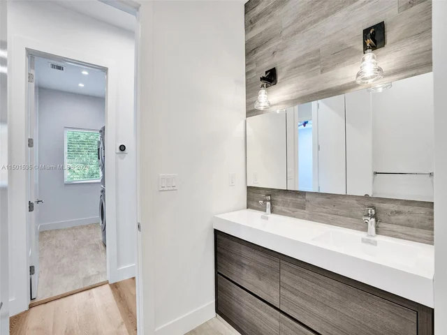 5180 La Gorce Dr, Miami Beach FL 33140