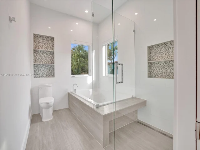 5180 La Gorce Dr, Miami Beach FL 33140