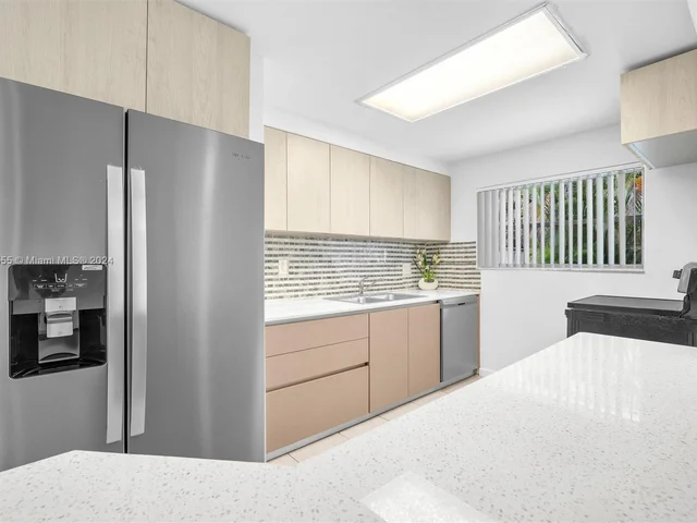 1050 NE 156th St, North Miami Beach FL 33162