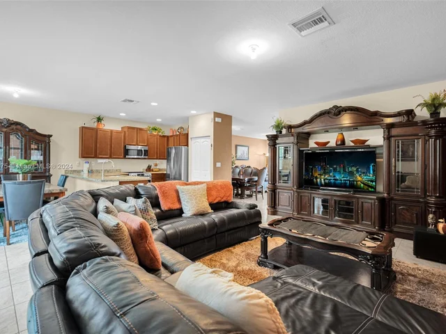 4126 NE 21st Ct, Homestead FL 33033