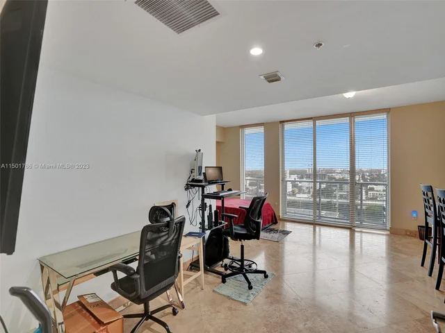 185 SW 7th St # 1600, Miami FL 33130