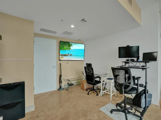 185 SW 7th St # 1600, Miami FL 33130