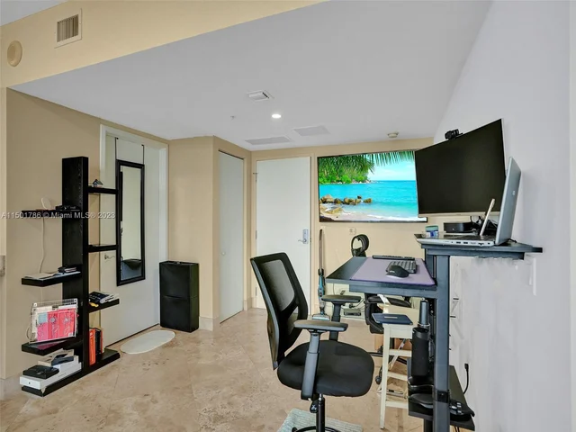 185 SW 7th St # 1600, Miami FL 33130