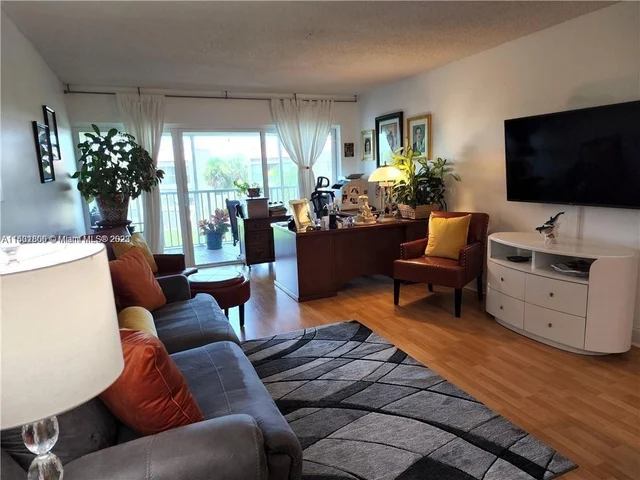 120 Lakeview Dr # 311, Weston FL 33326