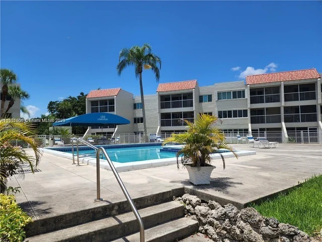 120 Lakeview Dr # 311, Weston FL 33326