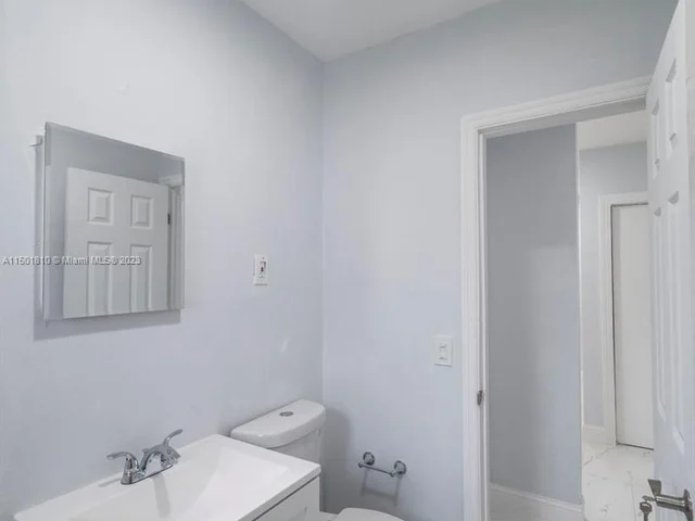 425 NW 14th Way, Fort Lauderdale FL 33311