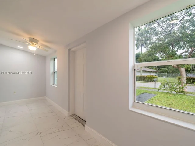 425 NW 14th Way, Fort Lauderdale FL 33311