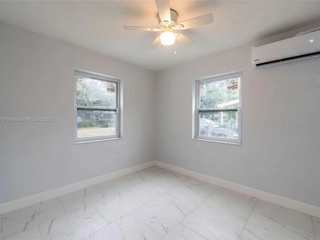 425 NW 14th Way, Fort Lauderdale FL 33311