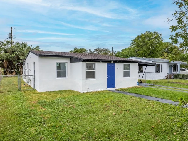 425 NW 14th Way, Fort Lauderdale FL 33311