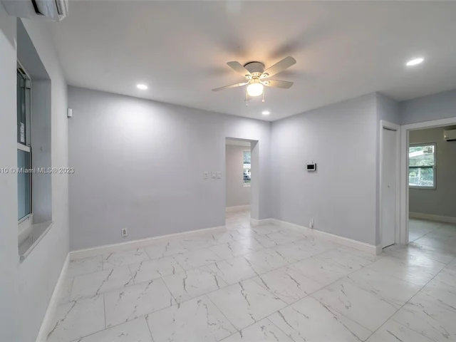 425 NW 14th Way, Fort Lauderdale FL 33311