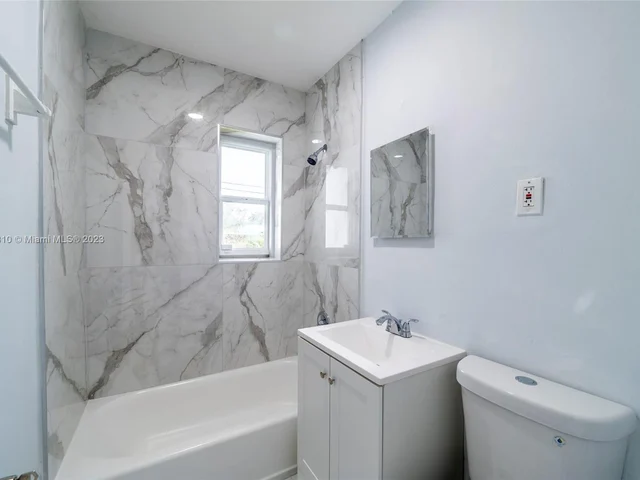 425 NW 14th Way, Fort Lauderdale FL 33311