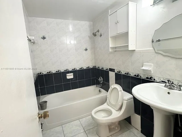 5050 NW 7th St # 411, Miami FL 33126