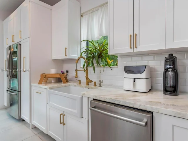 1430 SW 18th St, Miami FL 33145