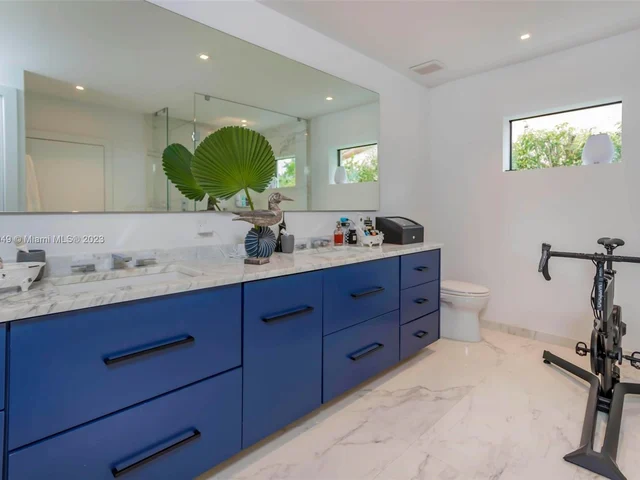 1430 SW 18th St, Miami FL 33145