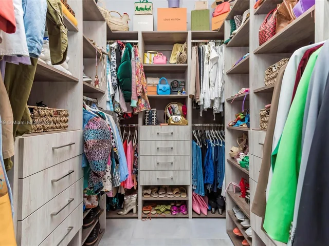 1430 SW 18th St, Miami FL 33145