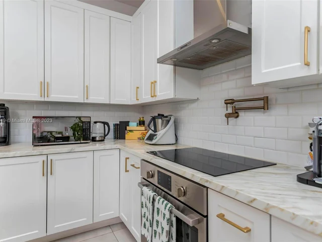 1430 SW 18th St, Miami FL 33145