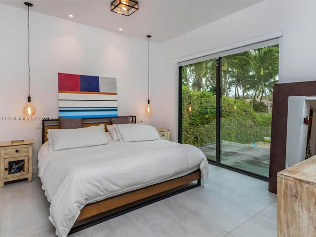 1430 SW 18th St, Miami FL 33145