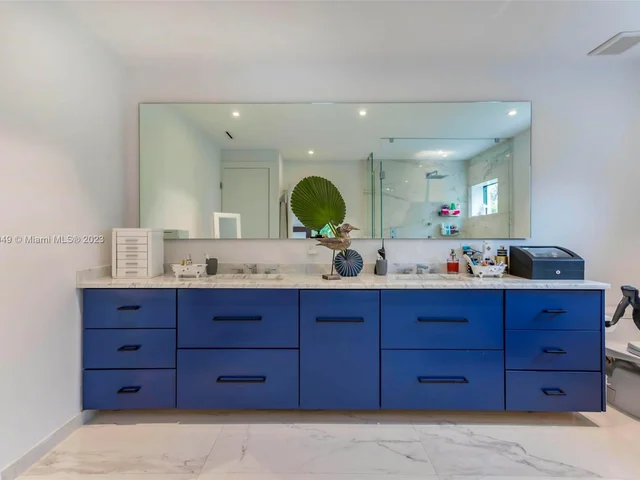 1430 SW 18th St, Miami FL 33145