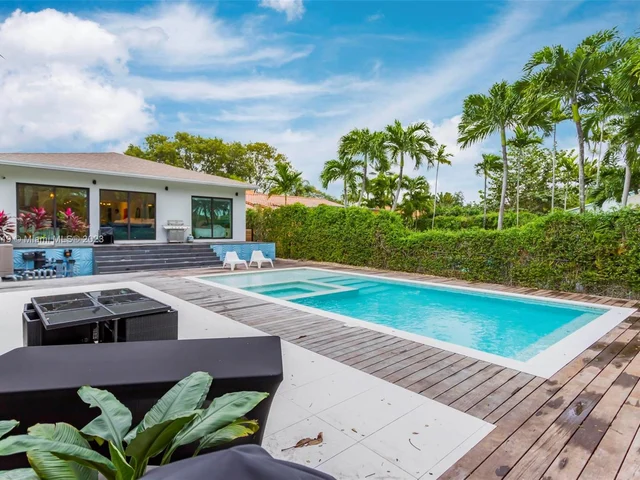 1430 SW 18th St, Miami FL 33145