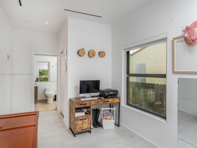 1430 SW 18th St, Miami FL 33145