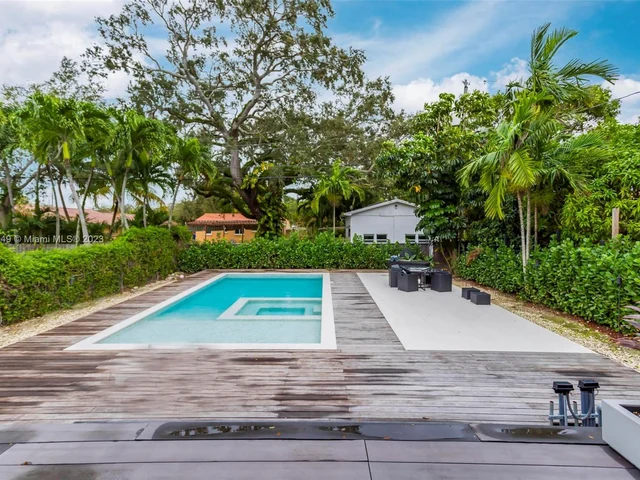 1430 SW 18th St, Miami FL 33145