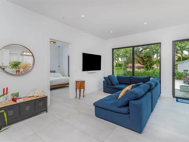 1430 SW 18th St, Miami FL 33145