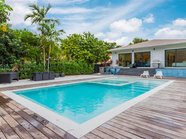 1430 SW 18th St, Miami FL 33145