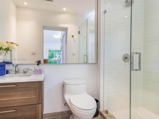 1430 SW 18th St, Miami FL 33145