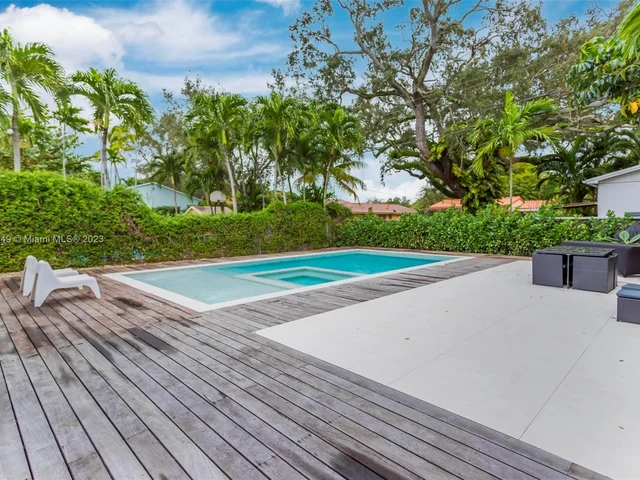 1430 SW 18th St, Miami FL 33145