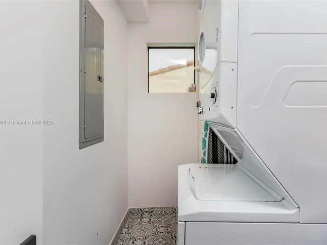 1430 SW 18th St, Miami FL 33145