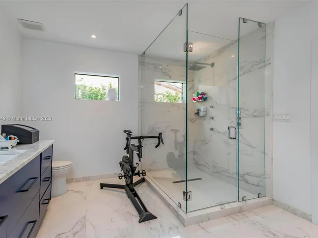 1430 SW 18th St, Miami FL 33145