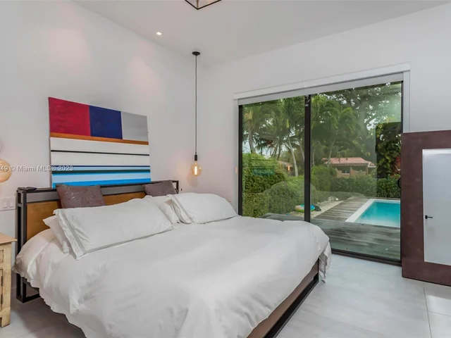 1430 SW 18th St, Miami FL 33145