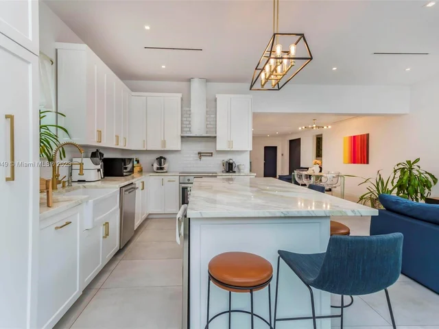 1430 SW 18th St, Miami FL 33145