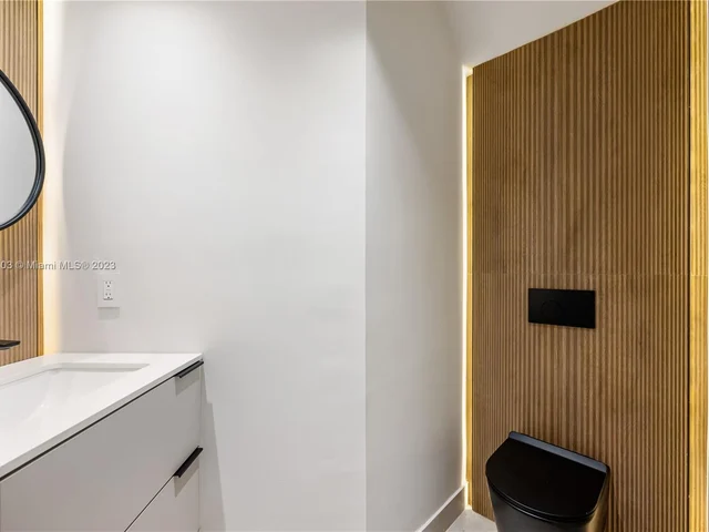 21126 NE 33rd Ave, Aventura FL 33180