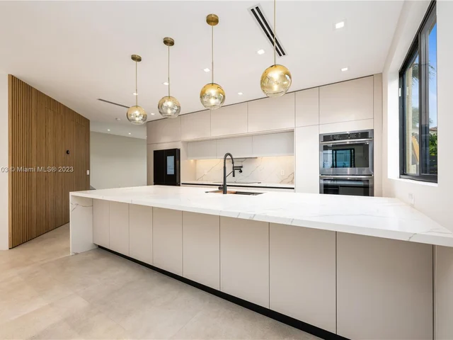 21126 NE 33rd Ave, Aventura FL 33180