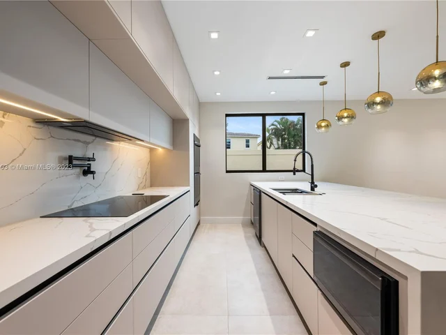 21126 NE 33rd Ave, Aventura FL 33180